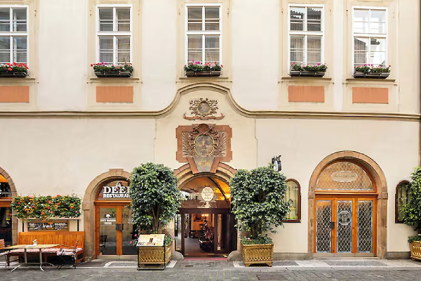 Iron Gate Hotel & Suites